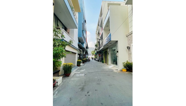 Hiếm Lạc Long Quân - Quận 11 - 4x18m HXH ngủ trong nhà - 2 tầng